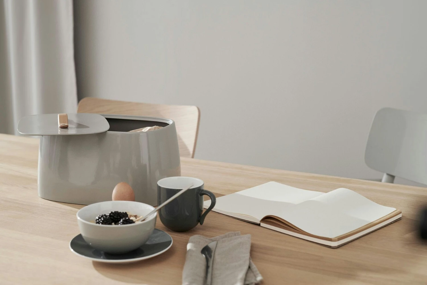 Stelton Emma Brotkasten, Grau – Bild 2